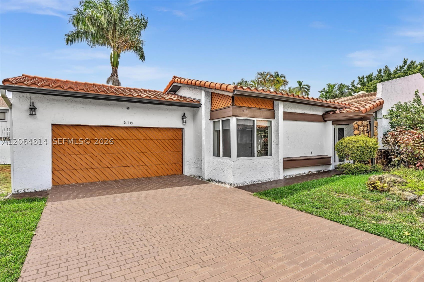 616 Ne 195Th St – photo 1