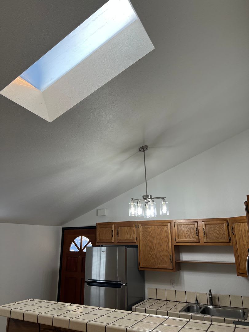 Burlingame 2/1 Remodeled upper unit Ready Now – photo 3