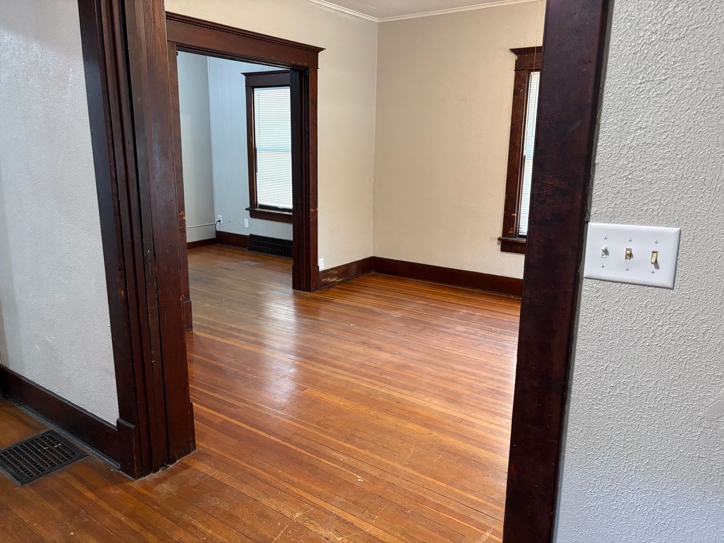 Three Bedroom 1 1/2 Bath Close to East Campus – photo 5