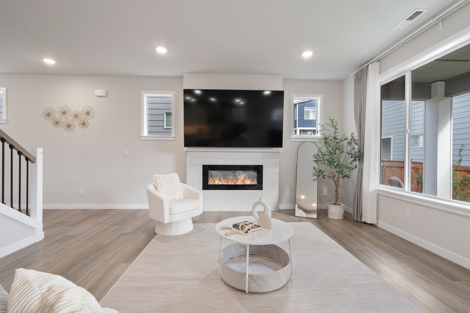 Modern 2023-Built 4-Bedroom Home in Alpine Estates – photo 3