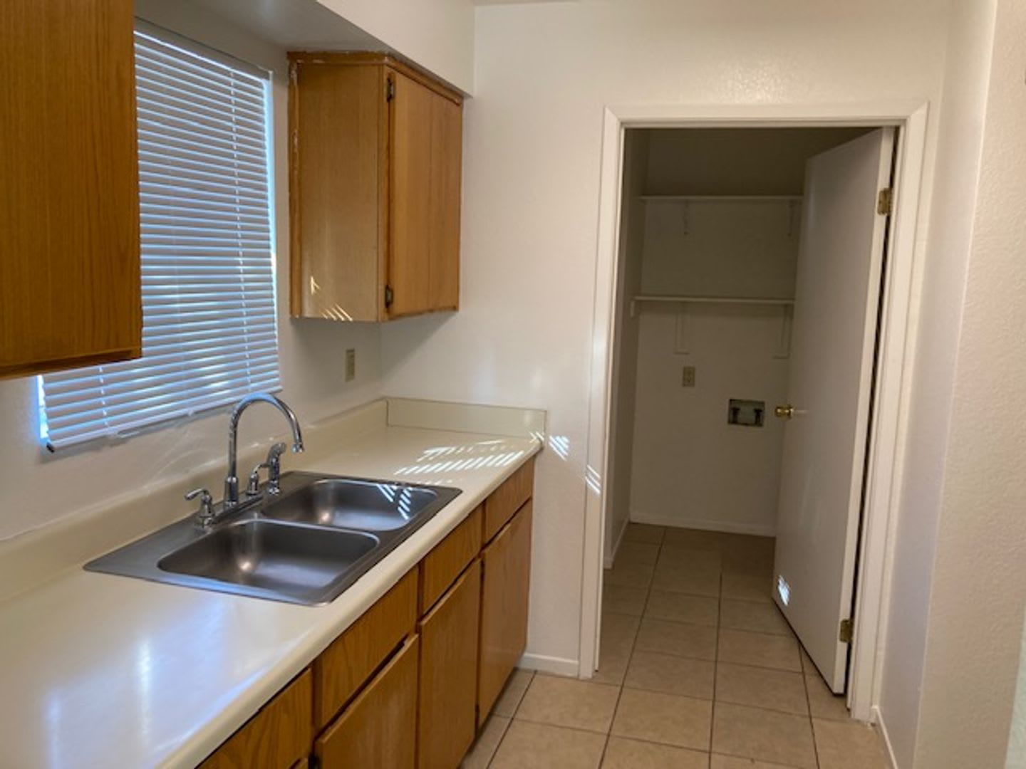 860 W. Commercial Ave., El Centro – photo 3