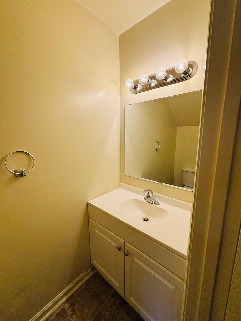 4 Bedroom 2.5 Bath Townhouse – photo 4