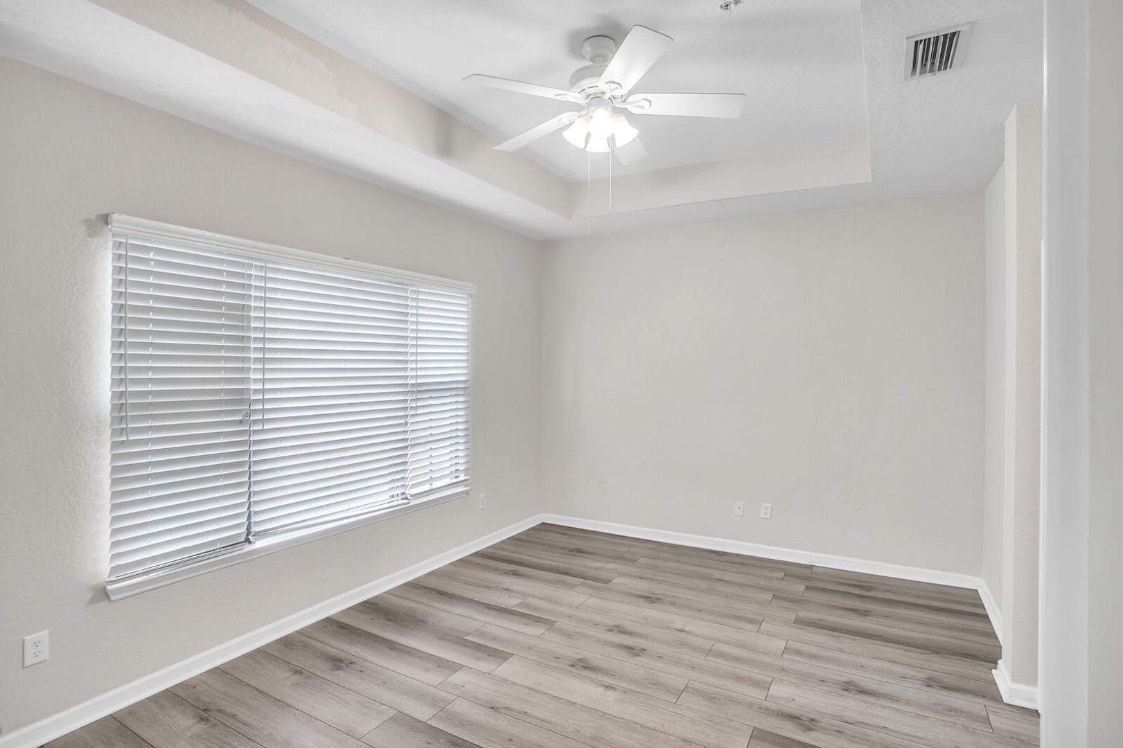 Welcome to this 2 bedroom, 2 bathroom condo in the wonderful community of Palencia. – photo 4