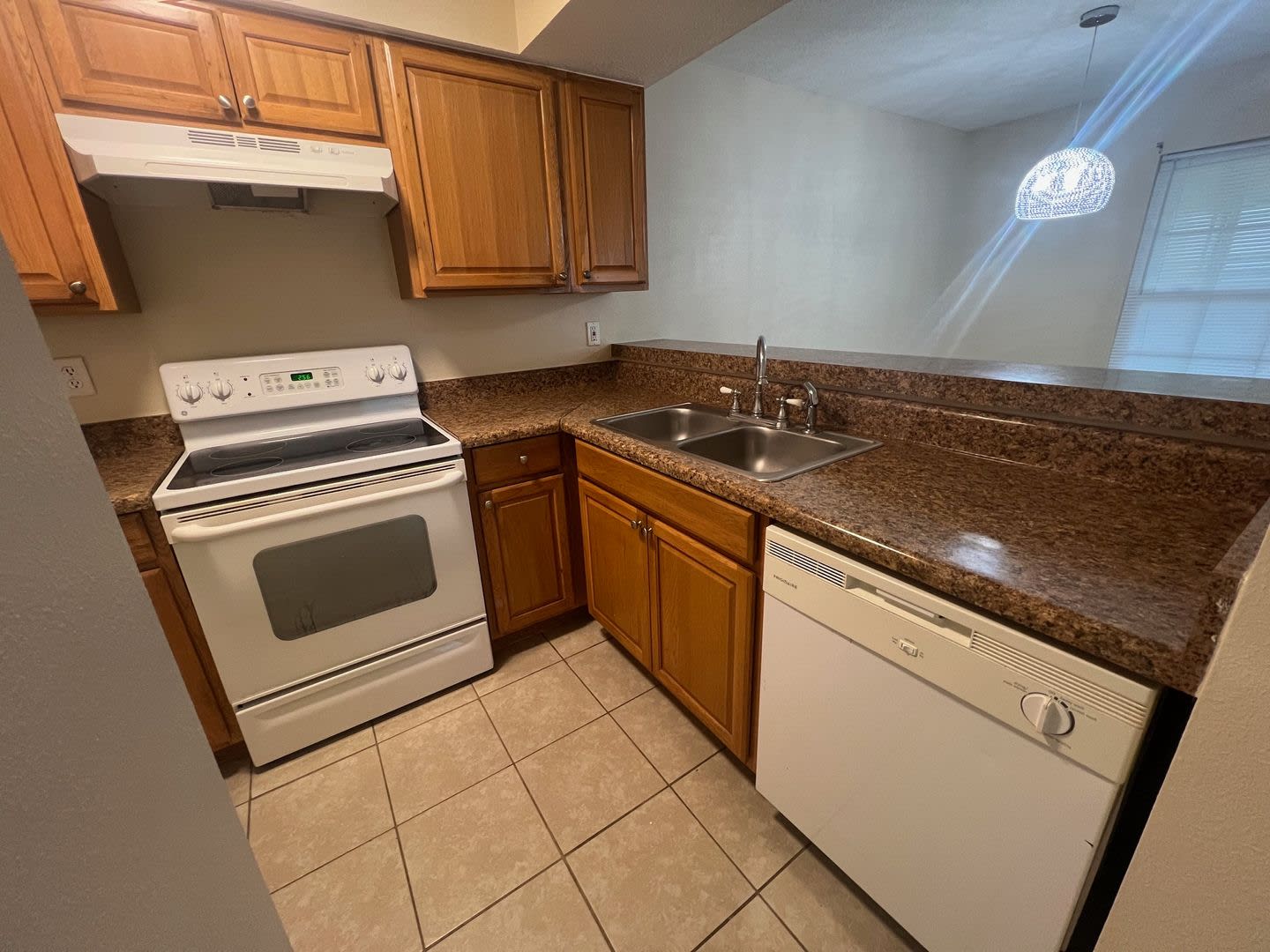 First Floor Condo in Bonaventure – photo 5