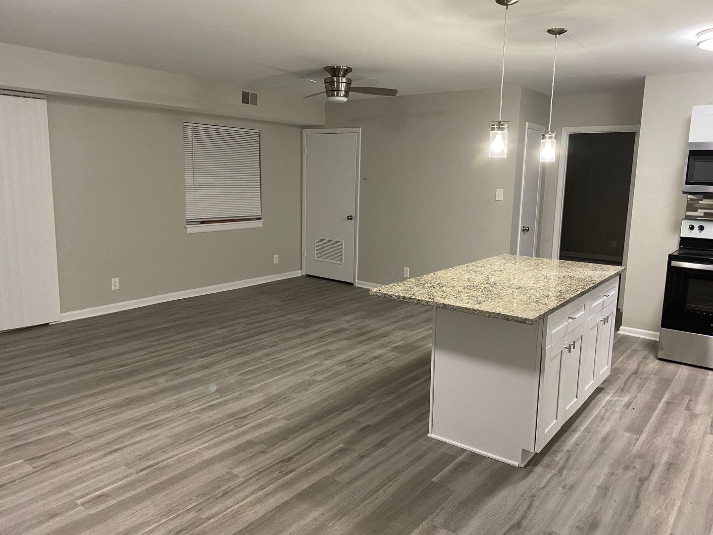 Spacious 1 Br Unit Near Dining and Shopping – photo 3