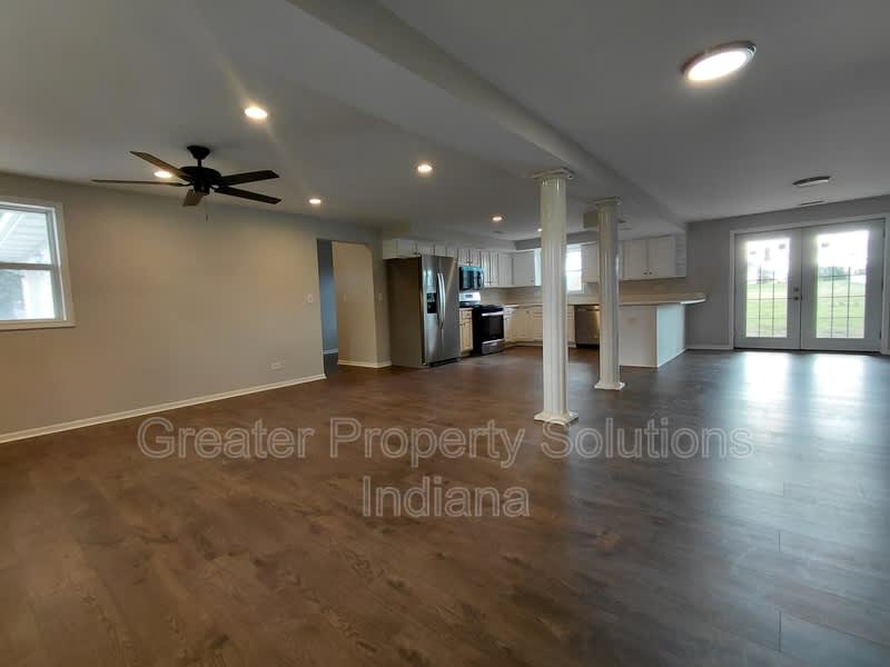 9053 W 155Th St – photo 3