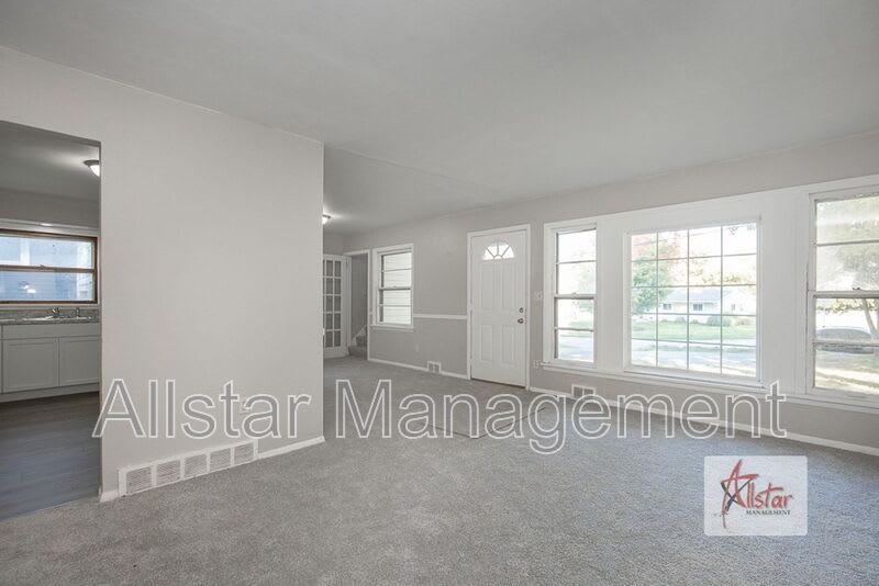 8958 Woodridge Ln – photo 4