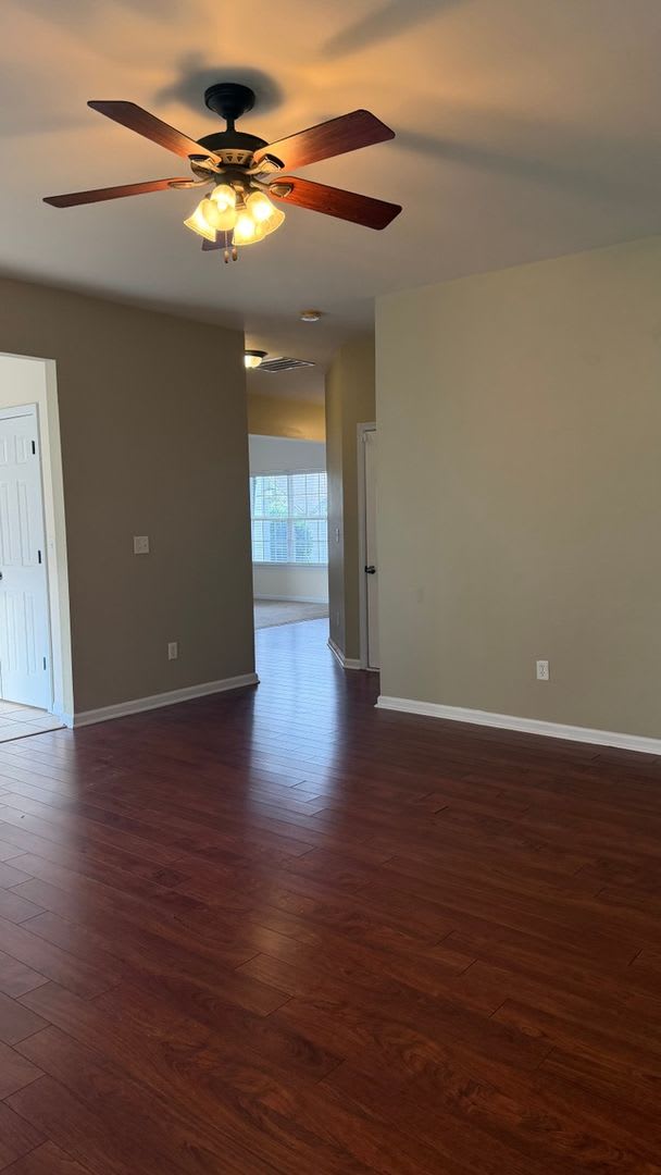 Spacious 4BR House in Greer – photo 5