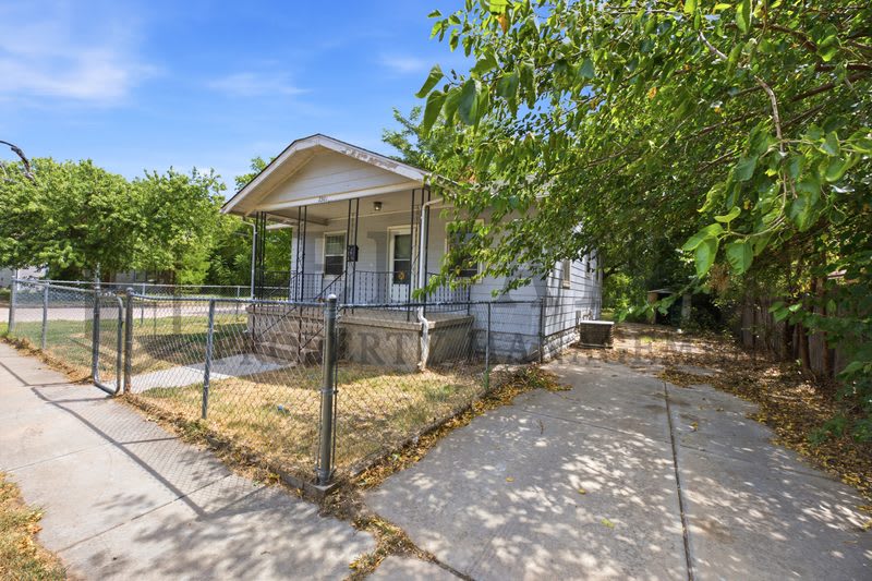 2301 West 3rd Street North – photo 4