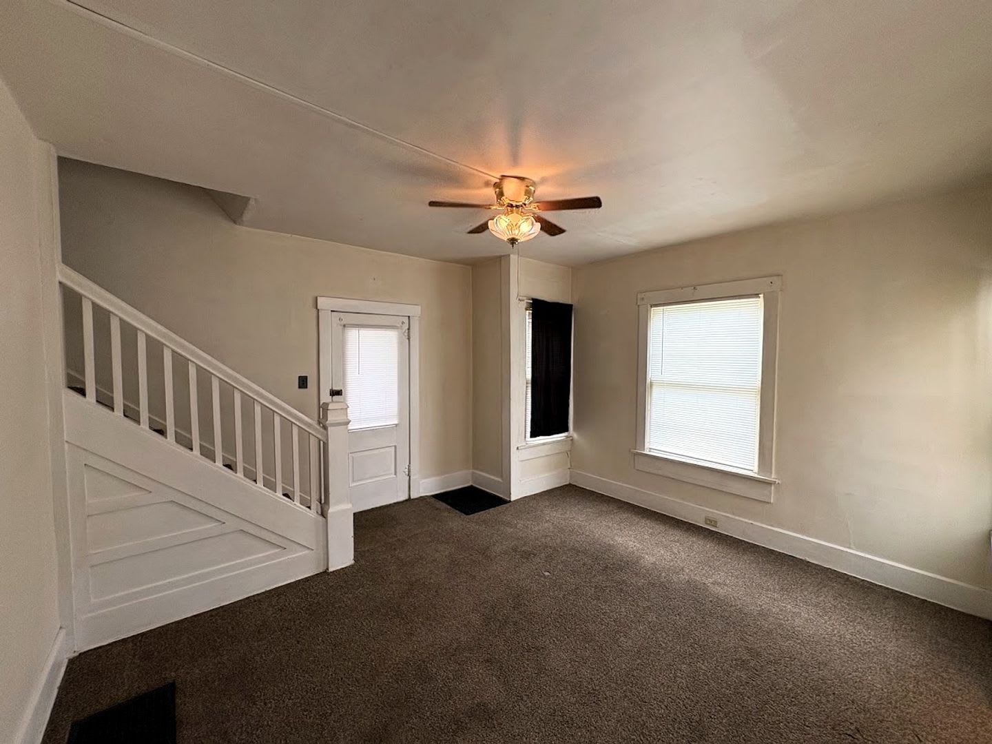 Two bedroom one bathroom home for rent – photo 2