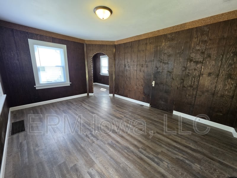 1212 Forest Avenue – photo 3