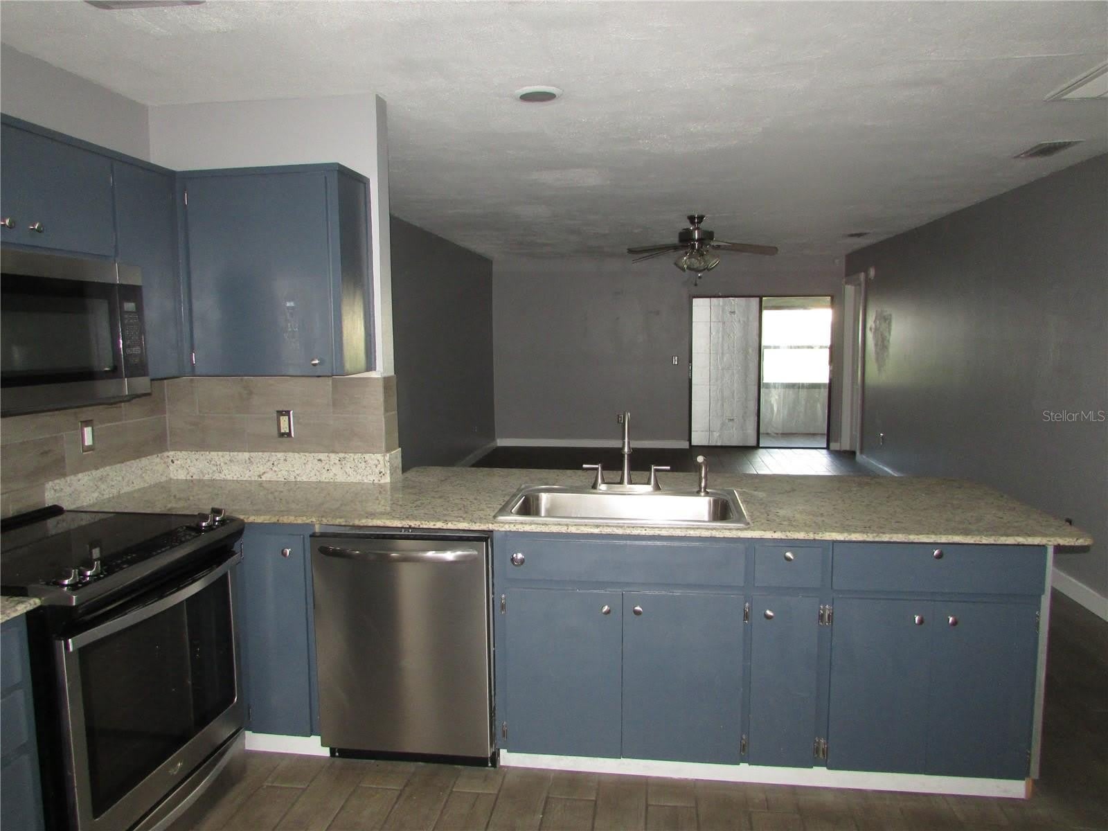 12715 Raeburn Way – photo 5