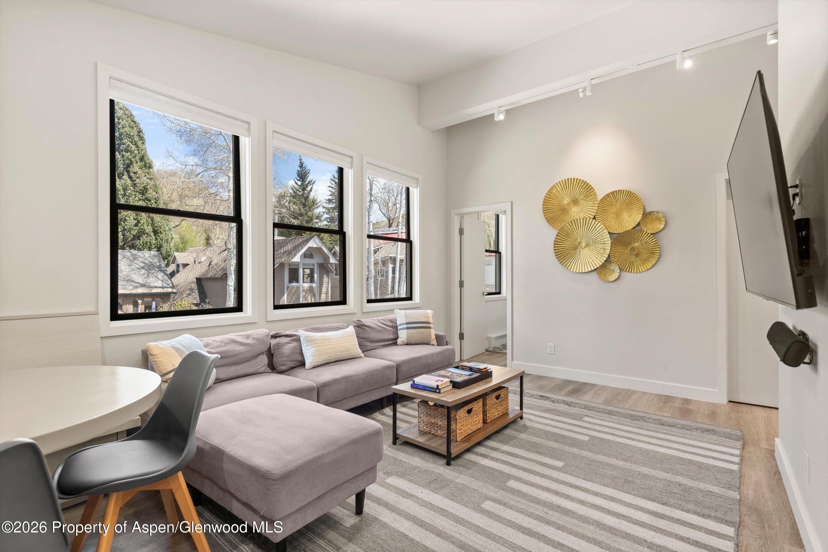 220 W Main Street – photo 3