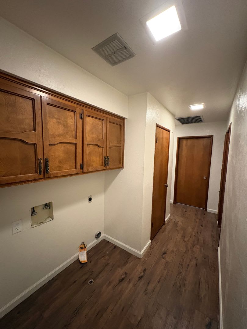 Old Style Charm Home With Pool Available Now – photo 4