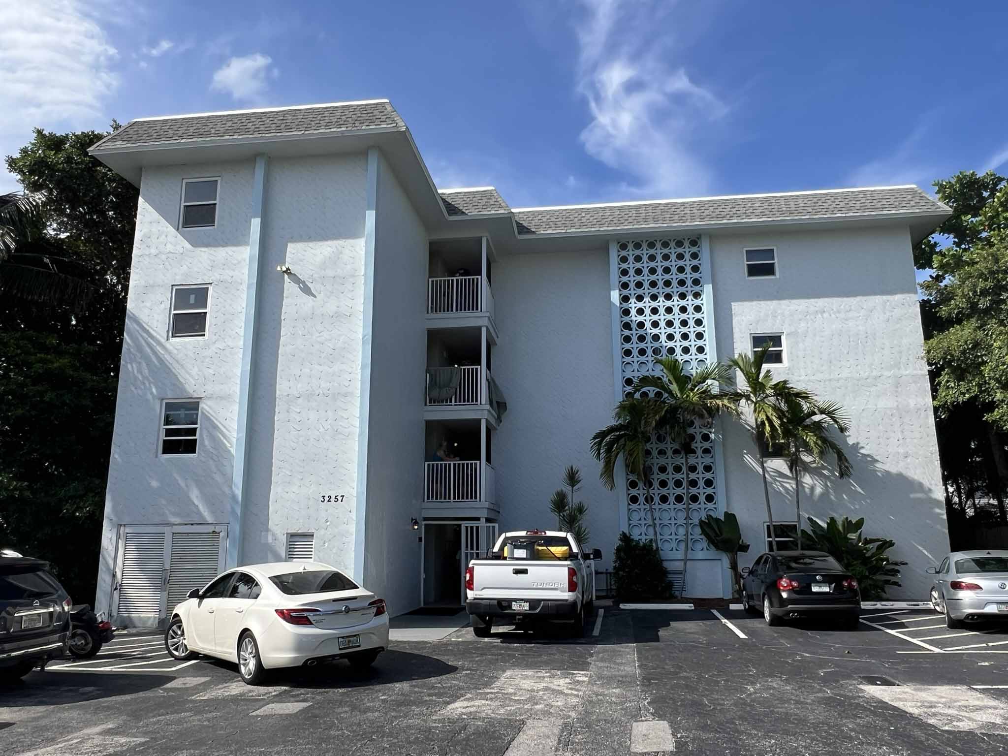 3257 NE 13 Street #402 – photo 1