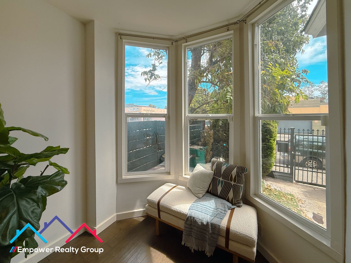 4 bed 3 bath Single-family Victorian Home in West Oakland – photo 3