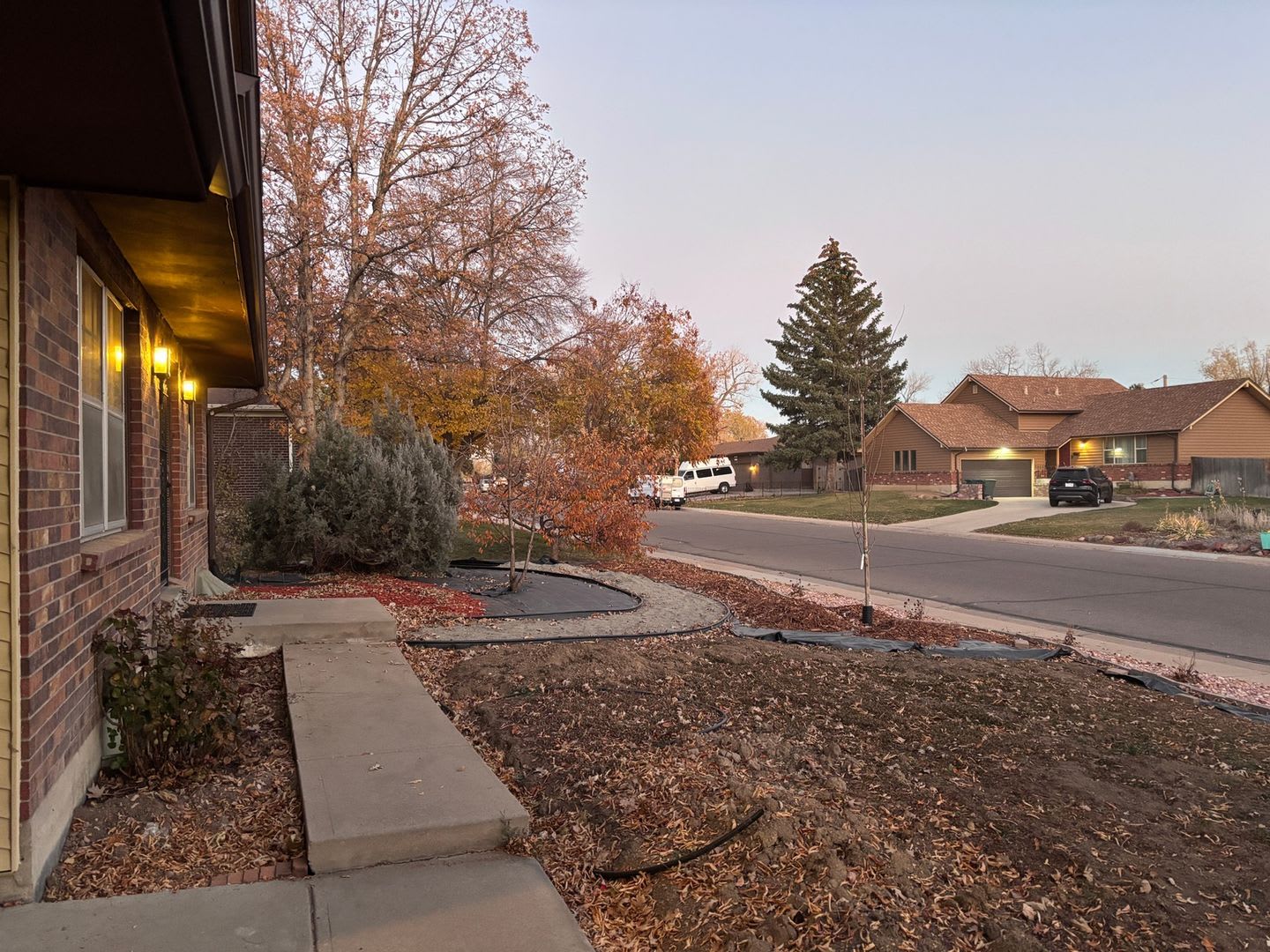 HUGE 4B/3b house on .4 acre lot. 3300sqft with oversize 2 car garage. – photo 2