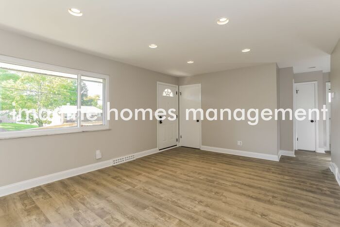 10922 Willfleet Drive – photo 4