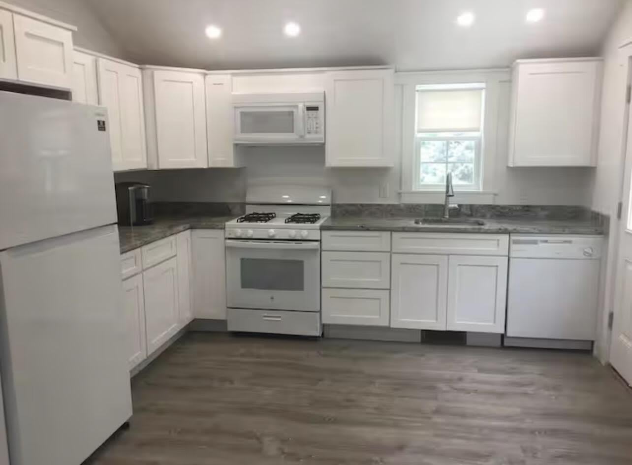 207 Telegraph Road – photo 2