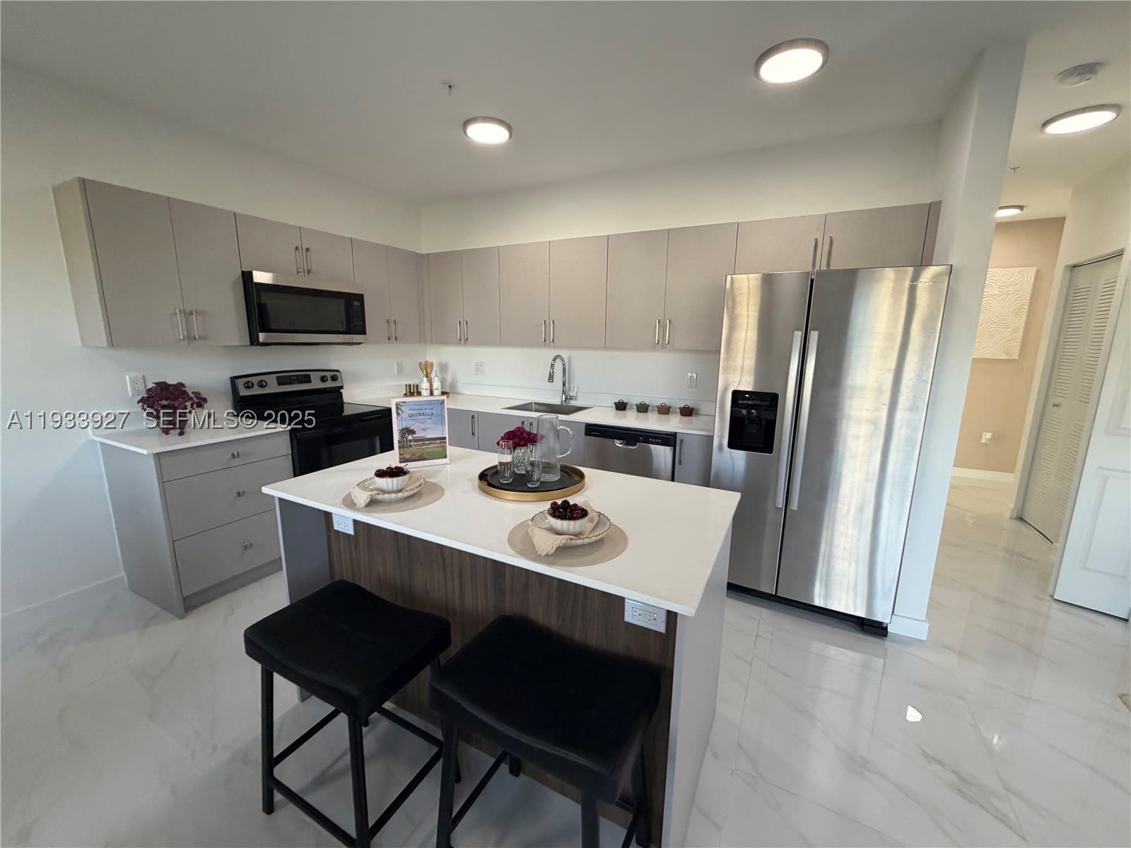 2308 E 4Th Ave – photo 2