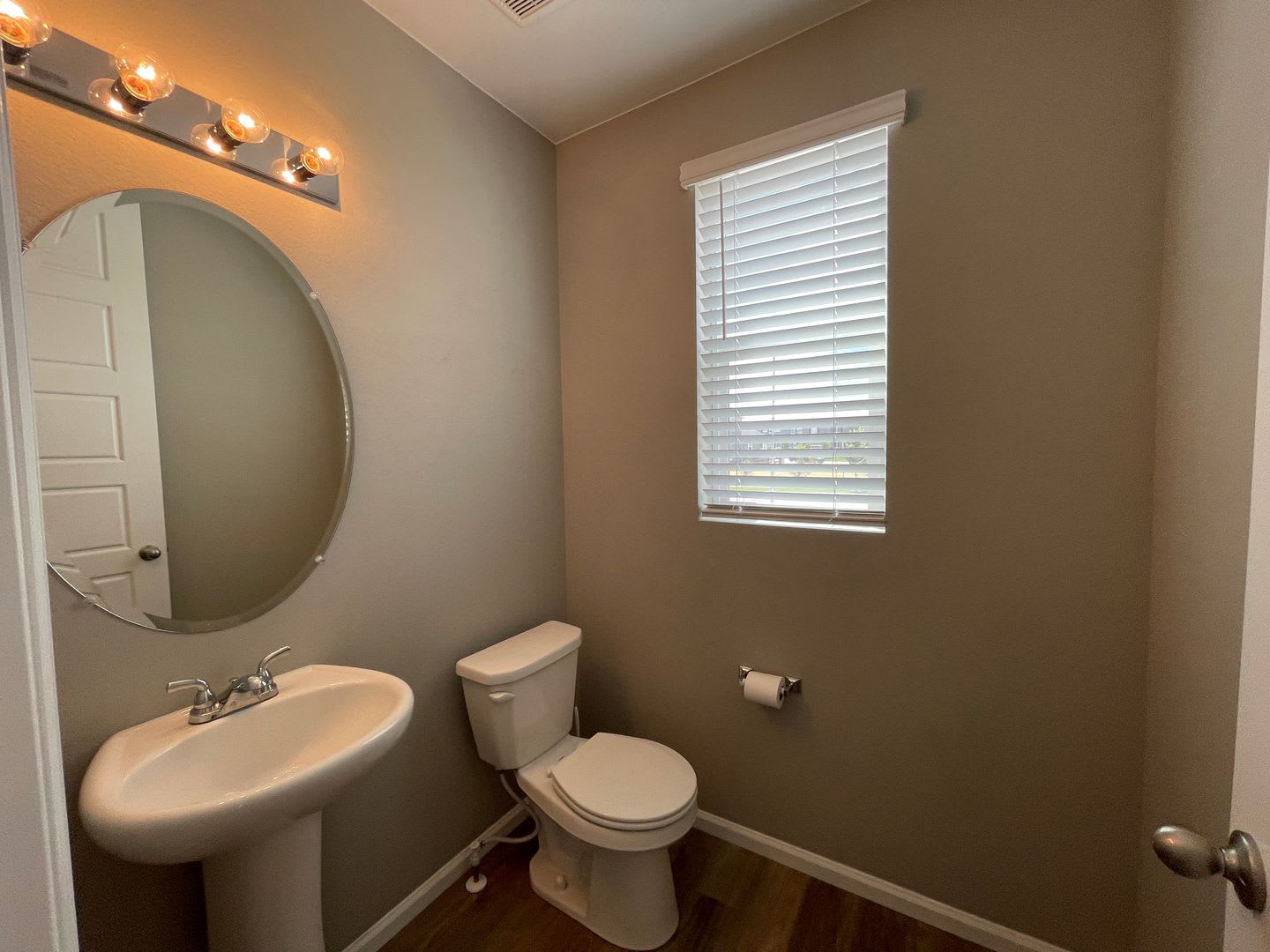 Modern Luxury Living and Gourmet Kitchen! $300 off 1st month rent – photo 5
