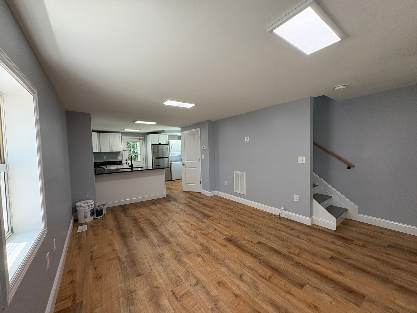 Gorgeous 3 bedroom 1 1/2 bathroom Single Family House – photo 3