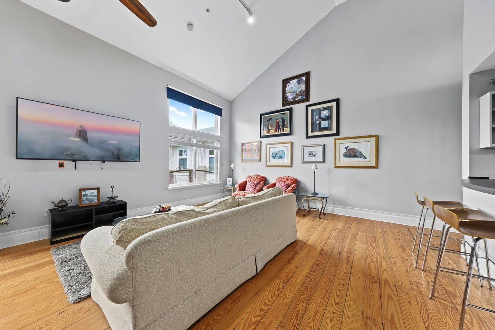 Rare Top-Floor Loft in Elizabeth with 22’ Ceilings, Gated Parking and Walkable Dining – photo 5