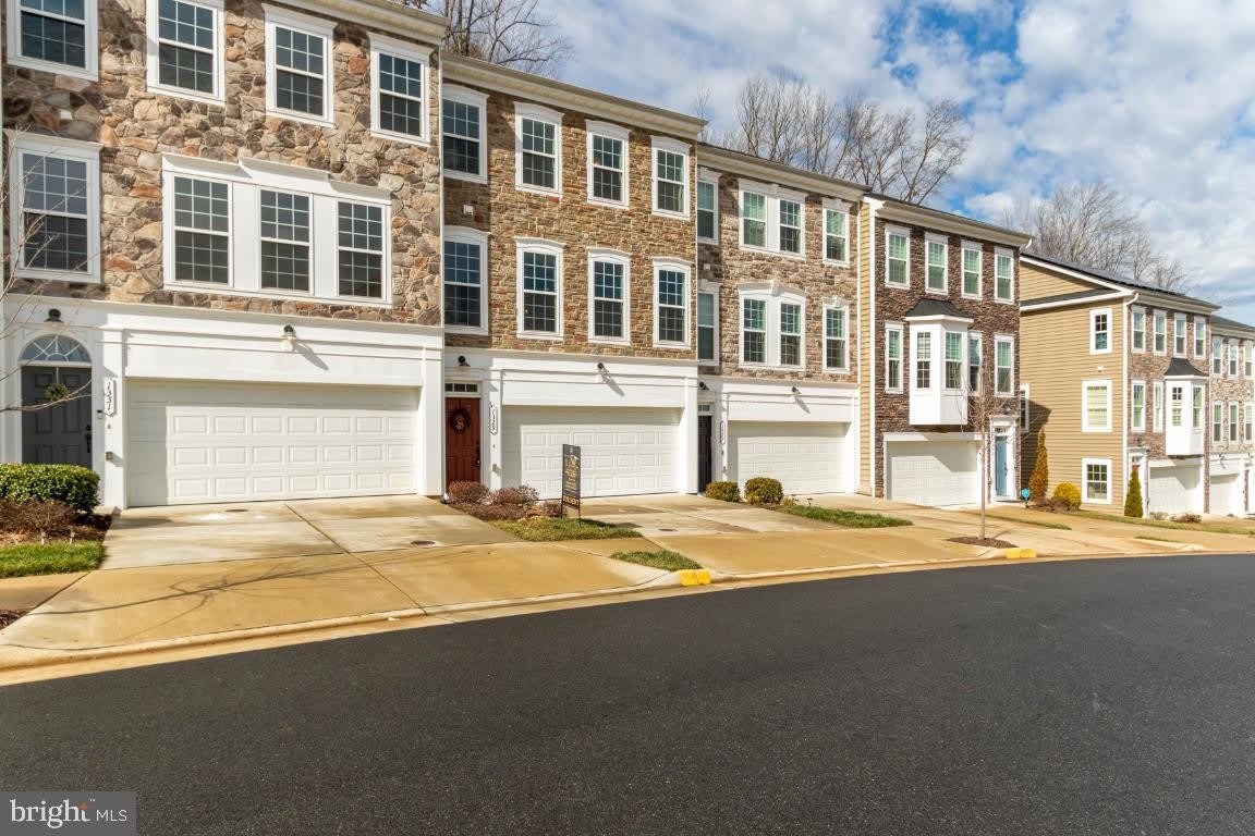 1329 GILMORE Street – photo 2