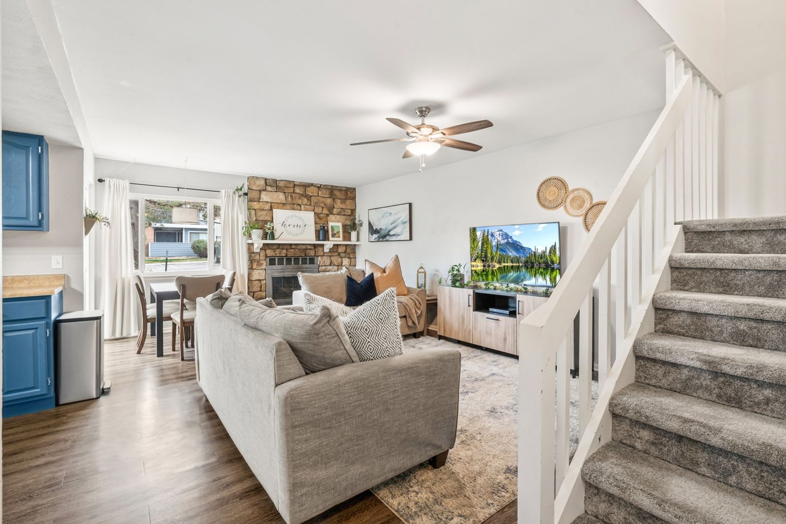 Spacious 3 Bedroom Townhouse-Style Condo Near Buckley SFB – photo 3