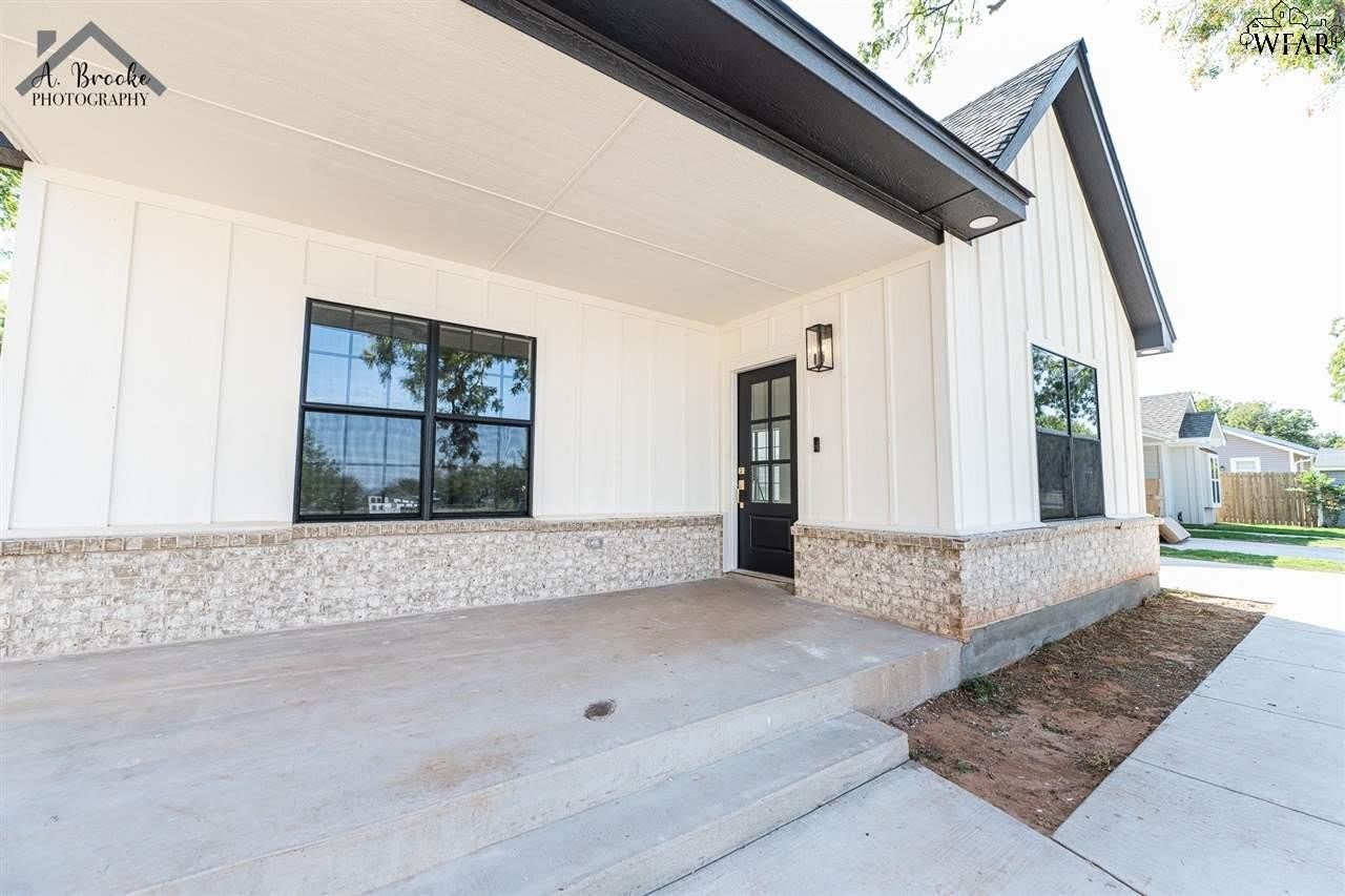 103 W ALDINE STREET – photo 4