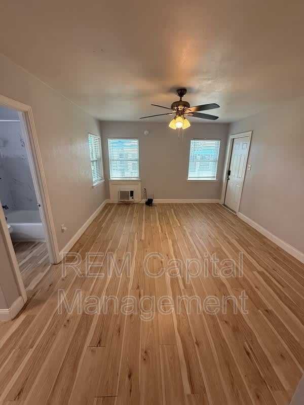 240 30th Ave N – photo 2