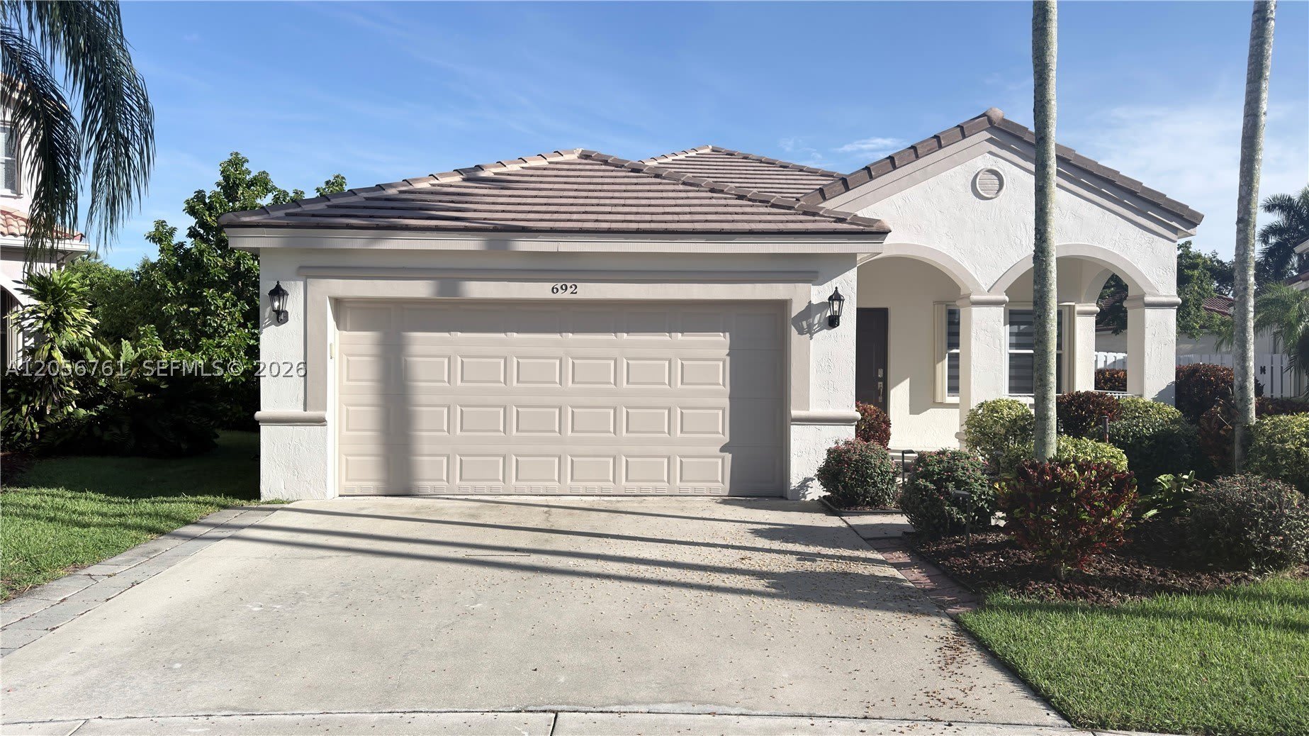 692 Maplewood Ct – photo 1
