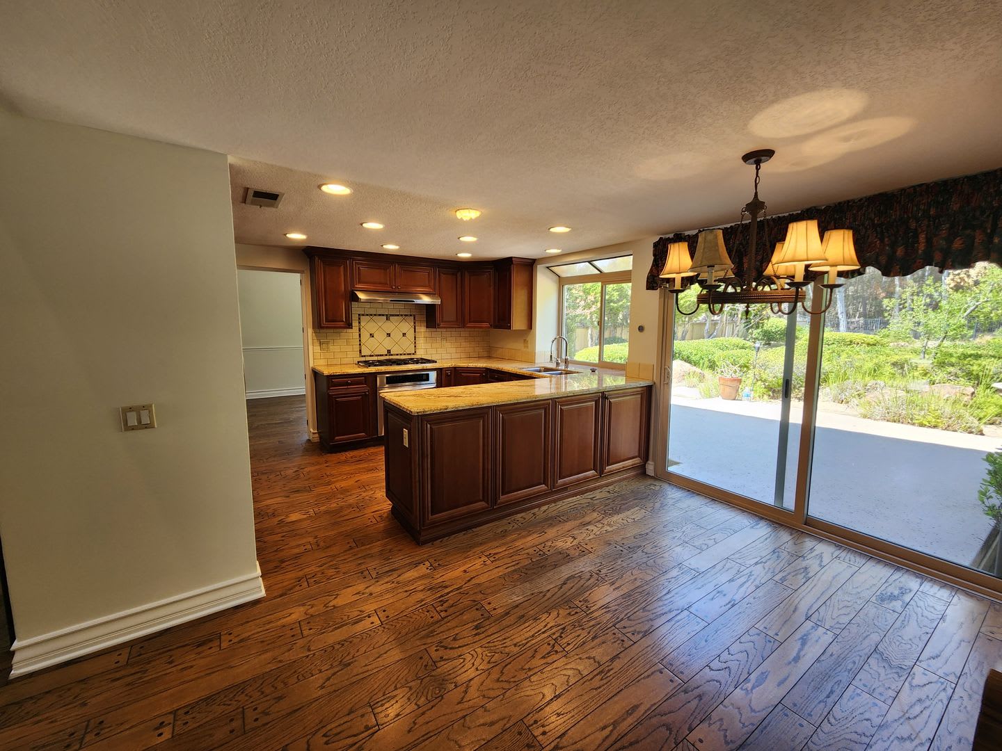 4 Bedroom House in Scripps Ranch South Of Pomerado(Crown Pointe) – photo 4