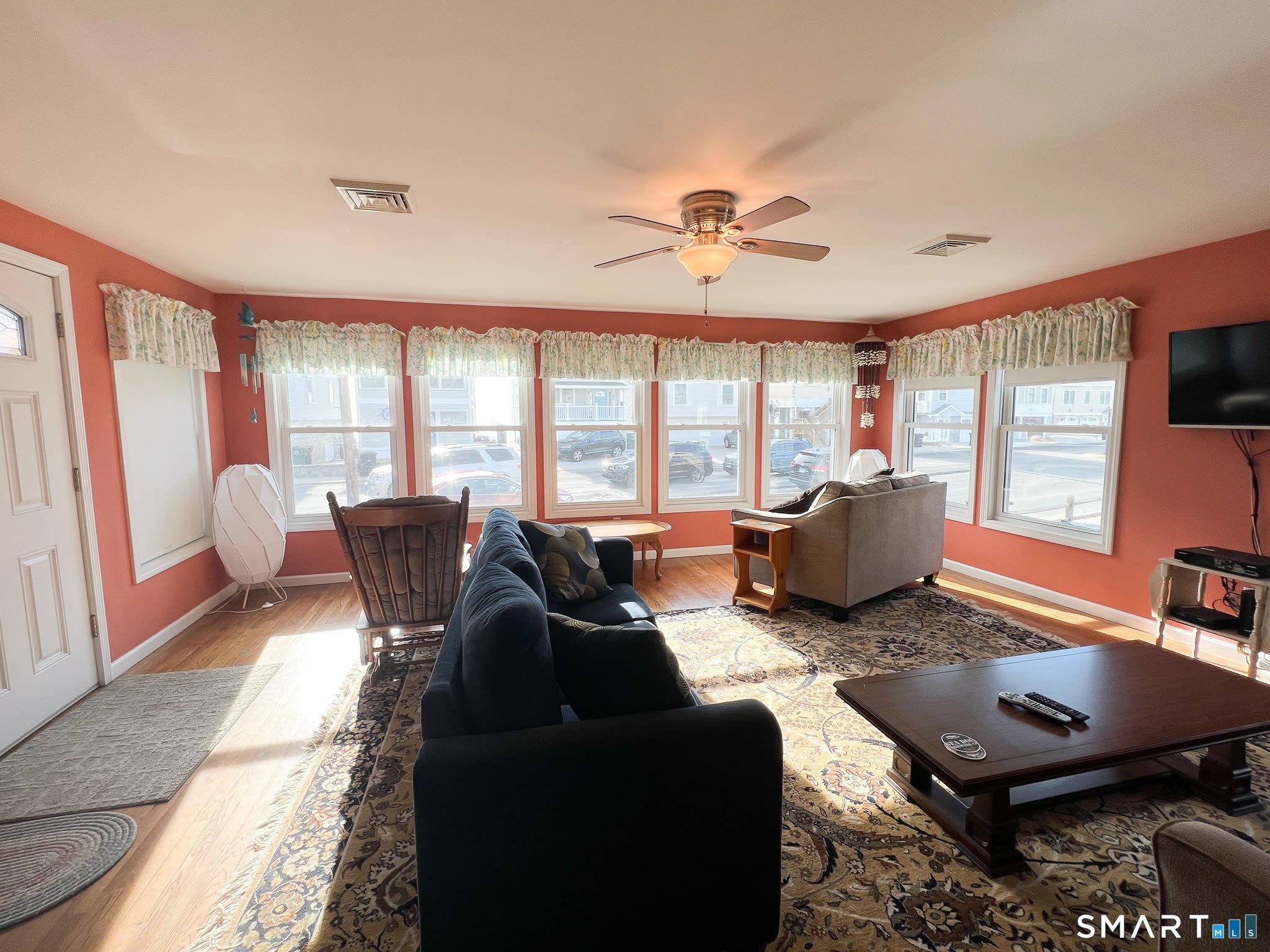 754 E Broadway – photo 2