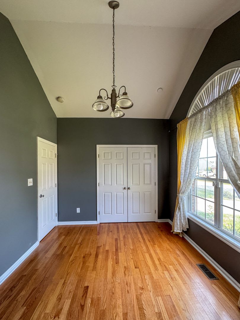 4 Bed 3 Bath Home Plus Bonus Room with Access to Community Pool – photo 4