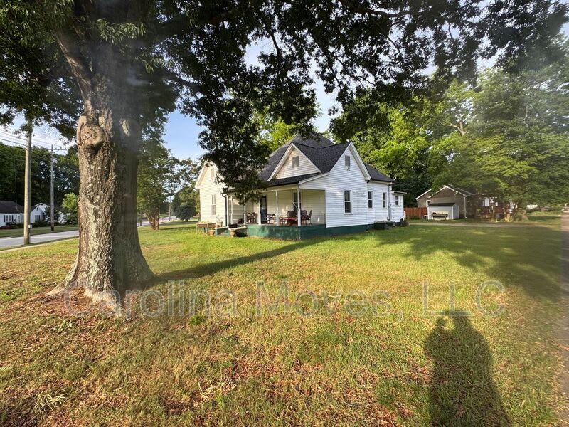 200 Pelham St. – photo 3