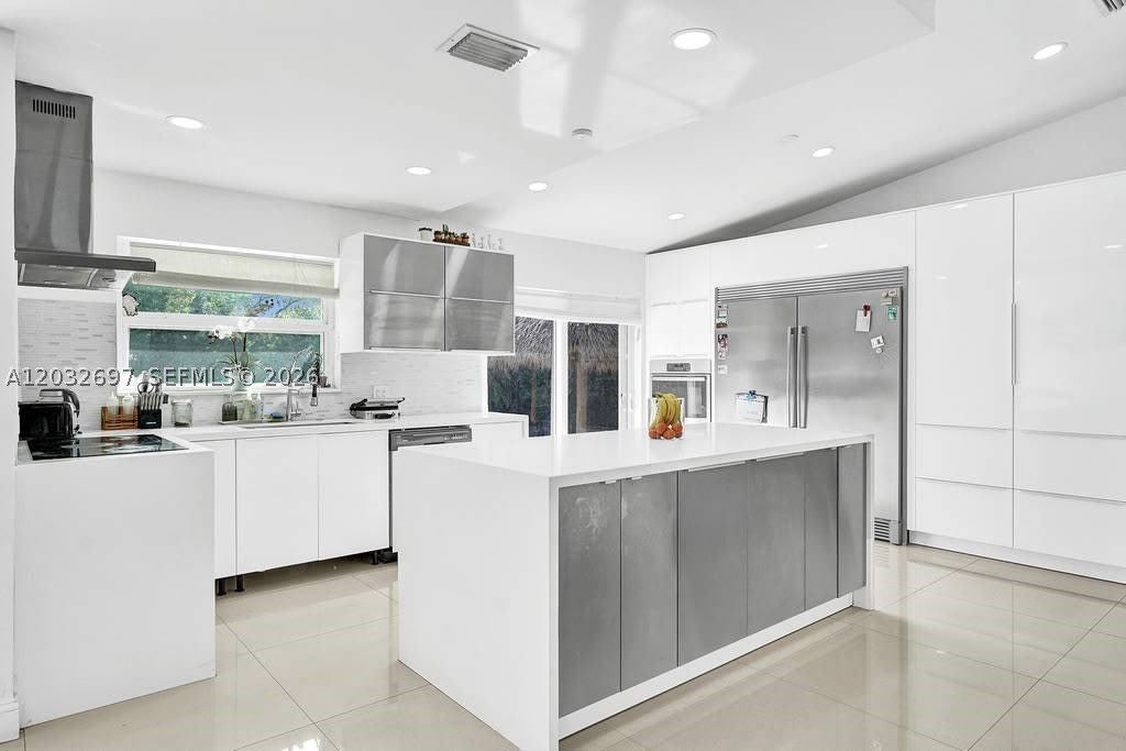 2190 NE 122nd St – photo 1