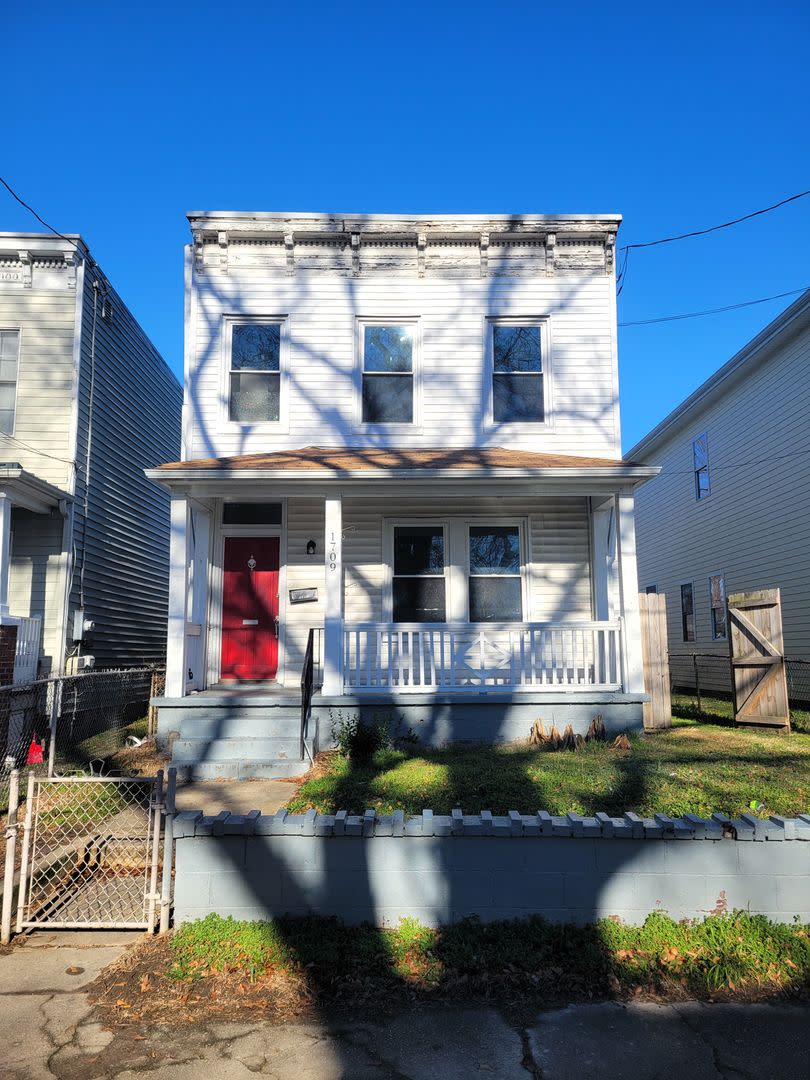Remodeled rowhouse in Manchester – photo 1