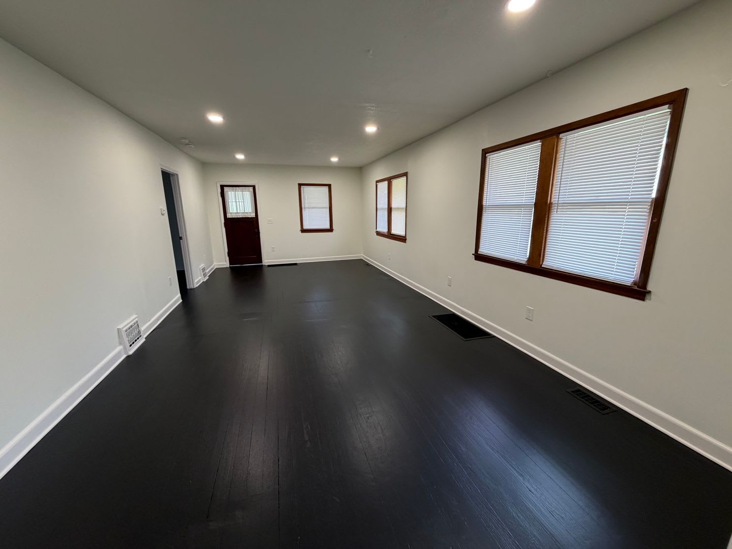 SPACIOUS 2 Bedroom Single Family Home! – photo 2