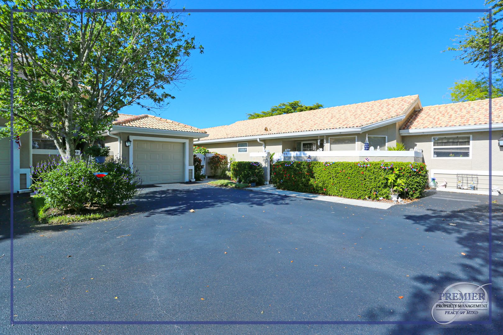 Serene Lake View Pet Friendly Great Location Short Drive To Multiple Public Beaches Emerald Bay 3 Beds 2Baths One Car Garage Unfurnished Annual Rental – photo 3