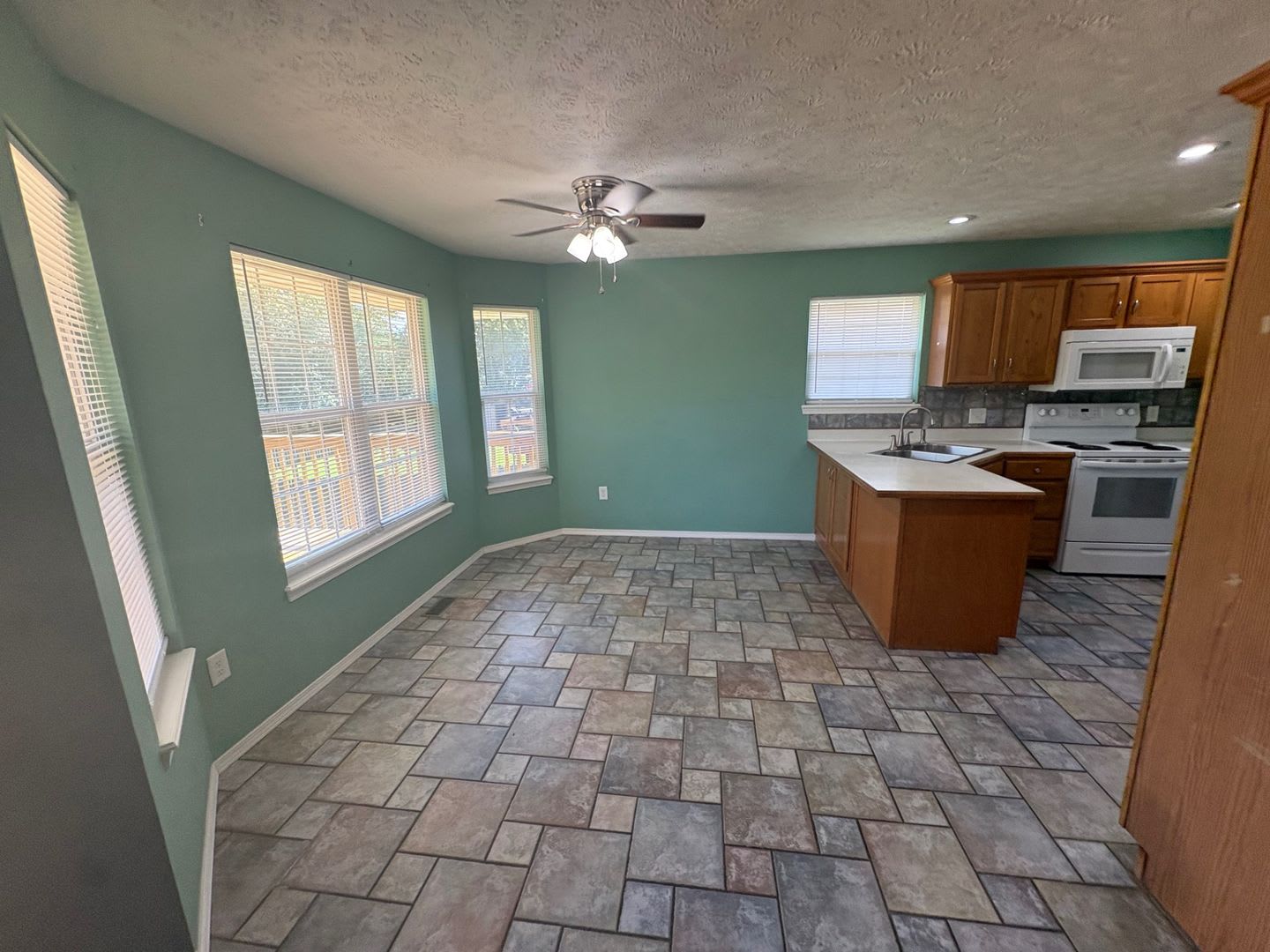 Welcome Home! Don’t Miss This One – photo 3
