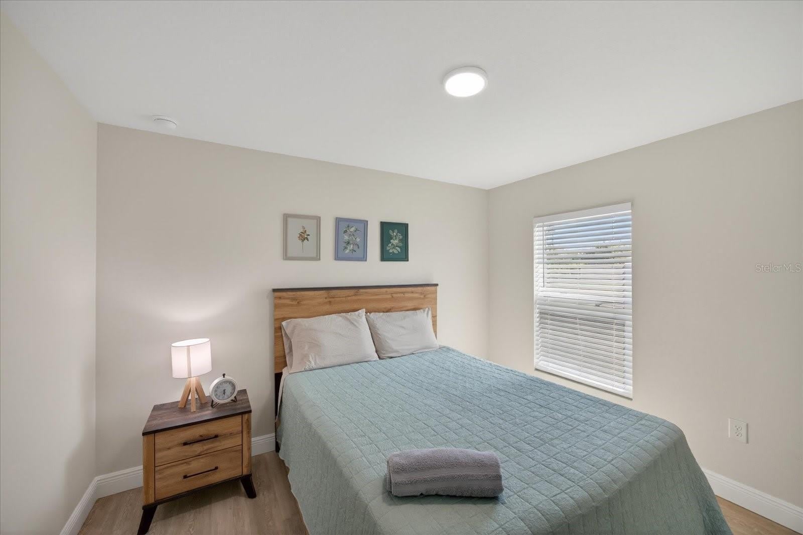 12114 CLARENDON Avenue – photo 5