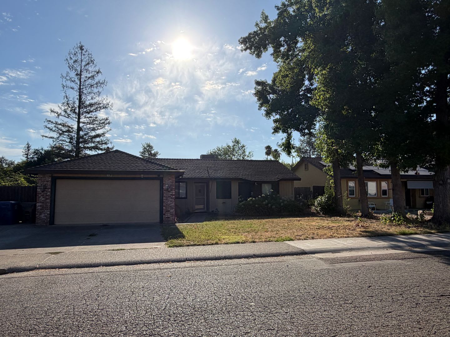 Cute house with huge yard 2 bedroom 2 bath – photo 1