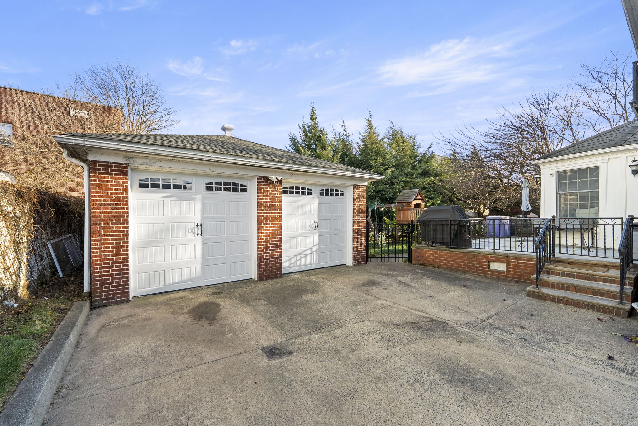 700 Avenue C – photo 4