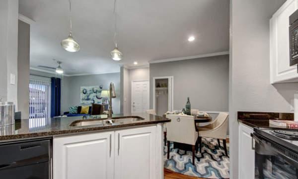 10865 N Loop 1604 W – photo 2