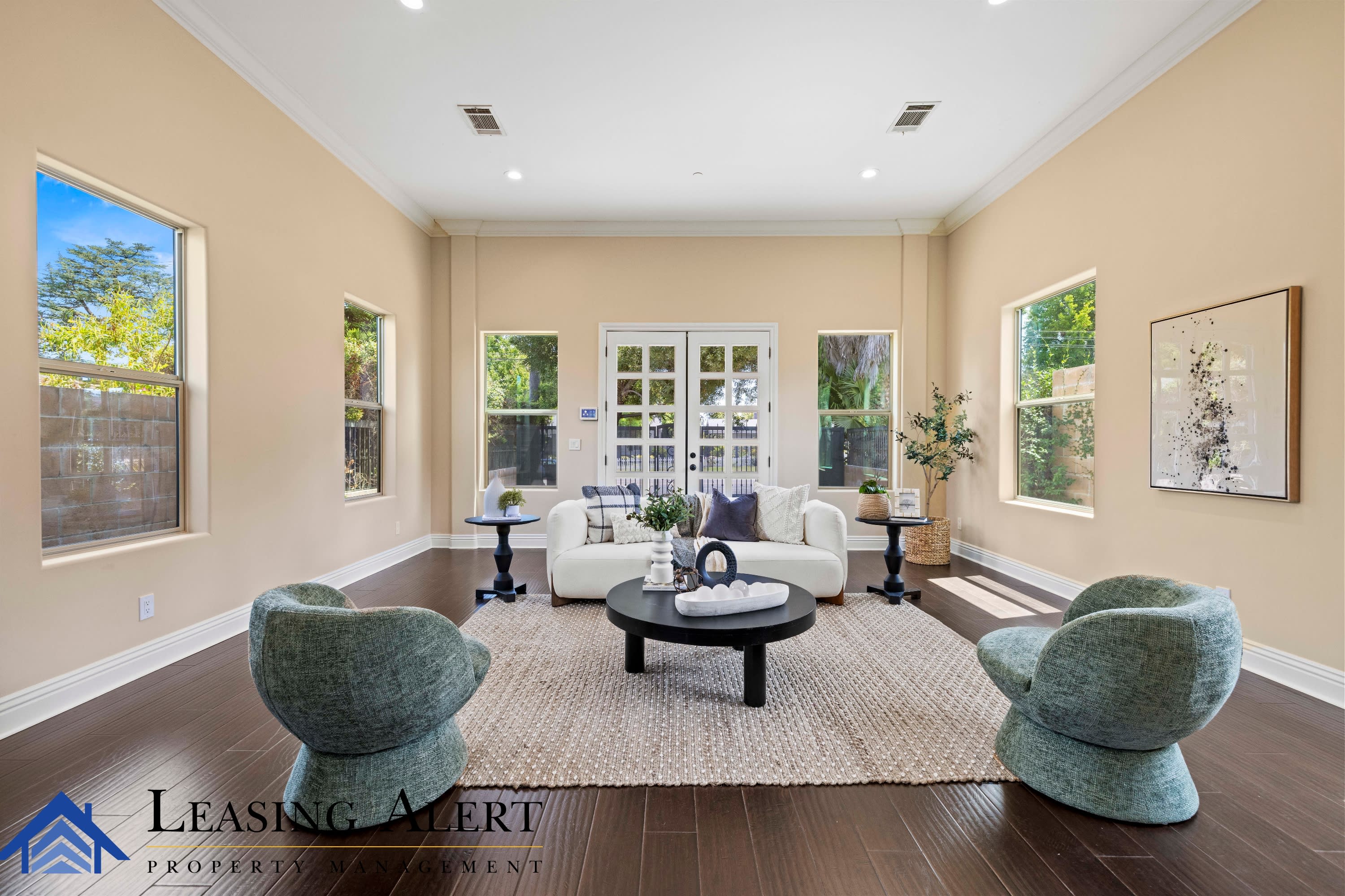 5011 Hayvenhurst Avenue – photo 4