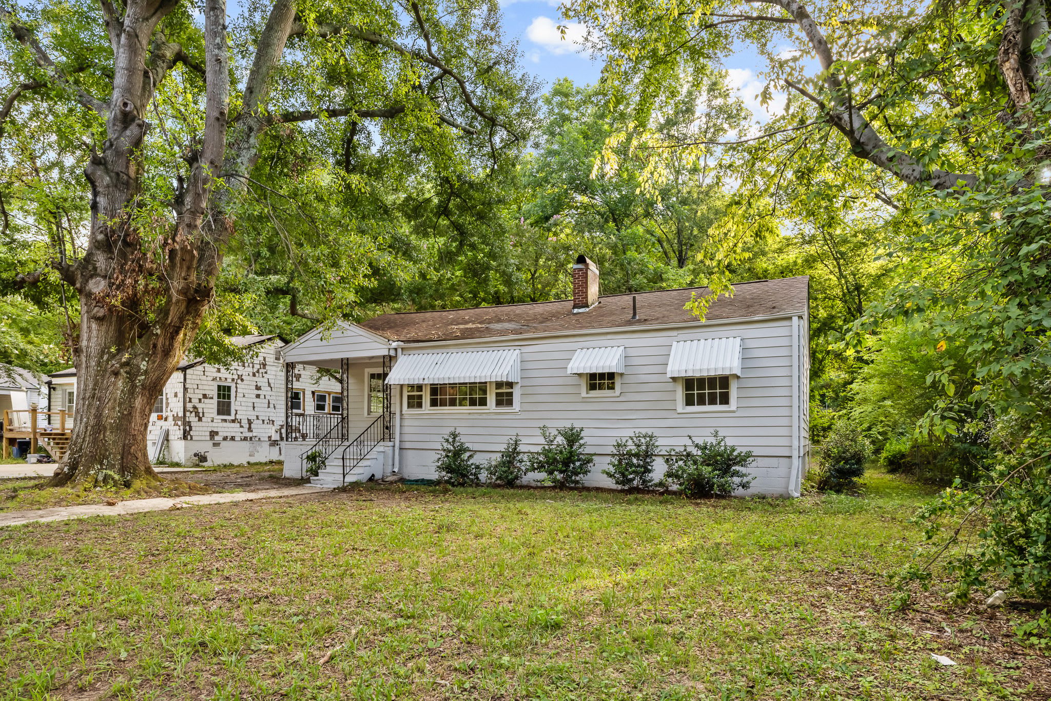 576 Sun Valley Rd – photo 2