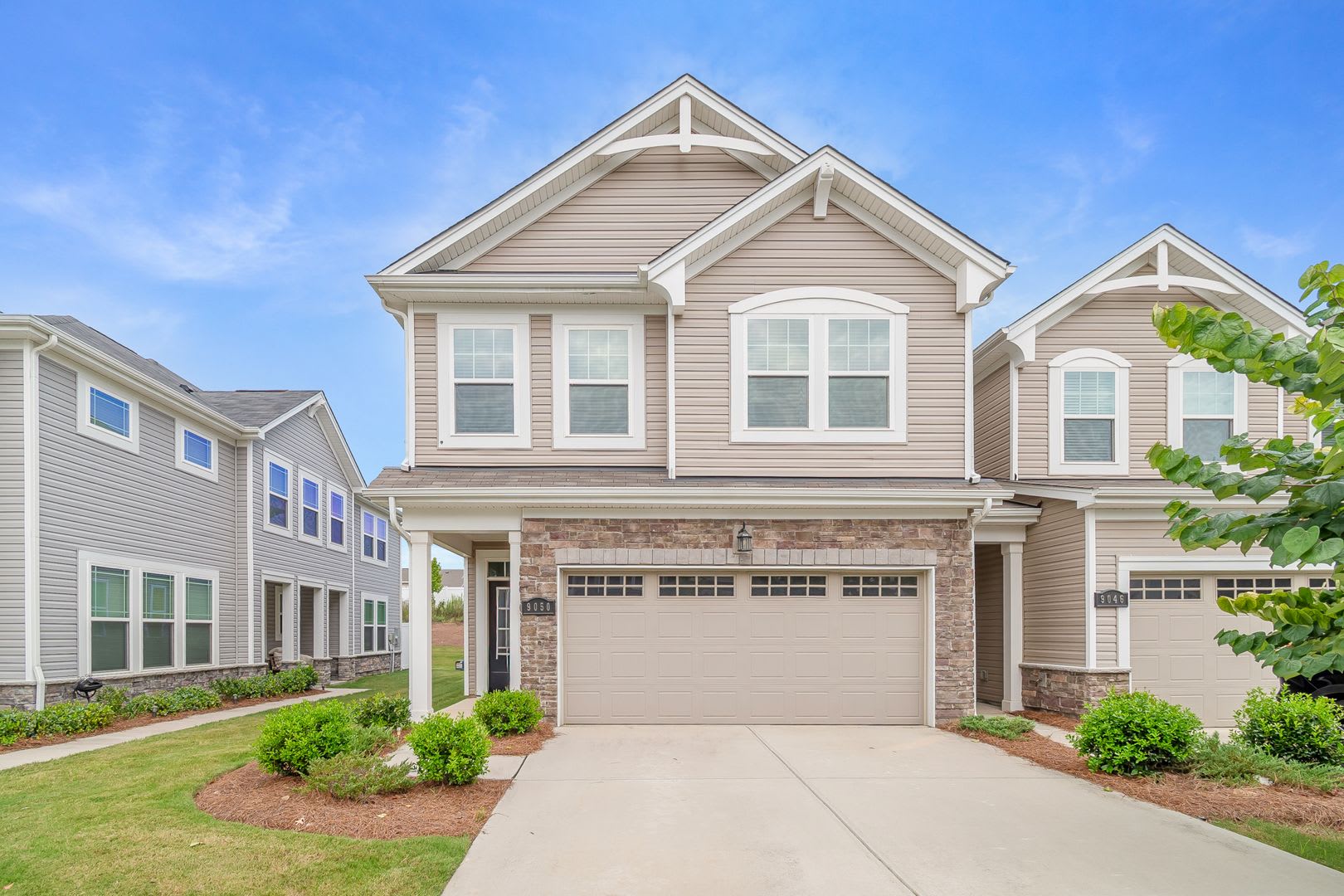 Modern Comfort Effortless Living Unbeatable Convenience In Northfield Crossing 3Br 2 5Ba 2 Car Garage – photo 3