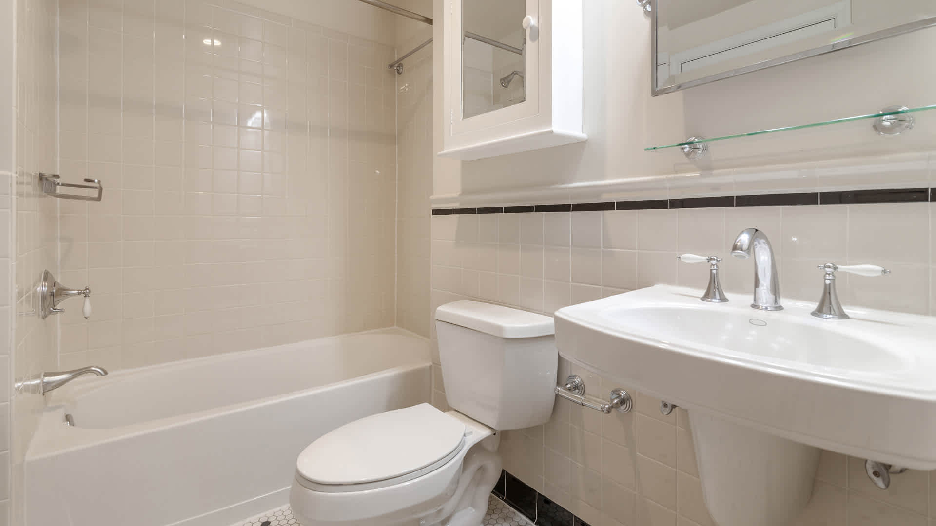 Alban Towers – photo 4