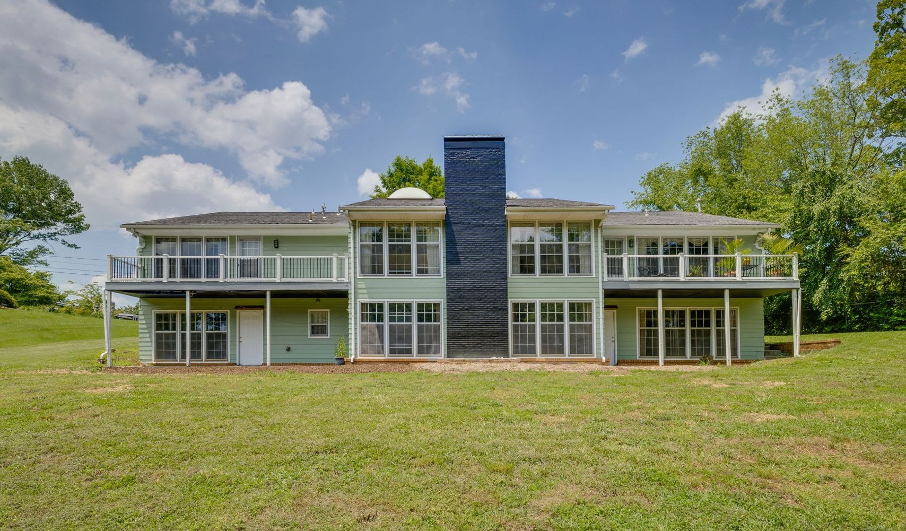 6 Bedroom / 3 Bath Home – photo 1